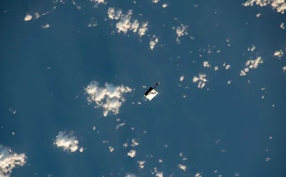 Nevjerovatna slika: Astronautima ispala torba s alatima, može se vidjeti sa Zemlje