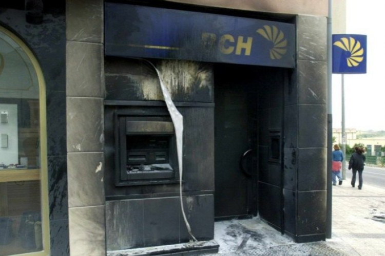 Разнесен банкомат, лопови однијели новац