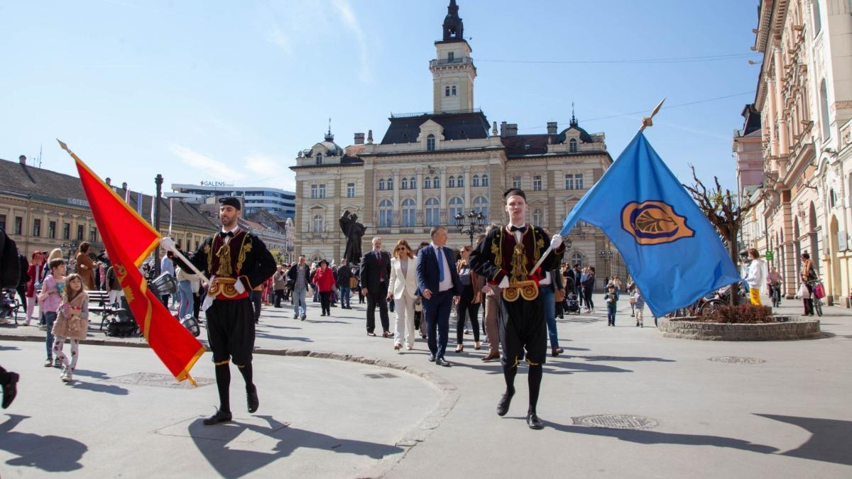 Dani Tivta u Novom Sadu započeli svečanim defileom