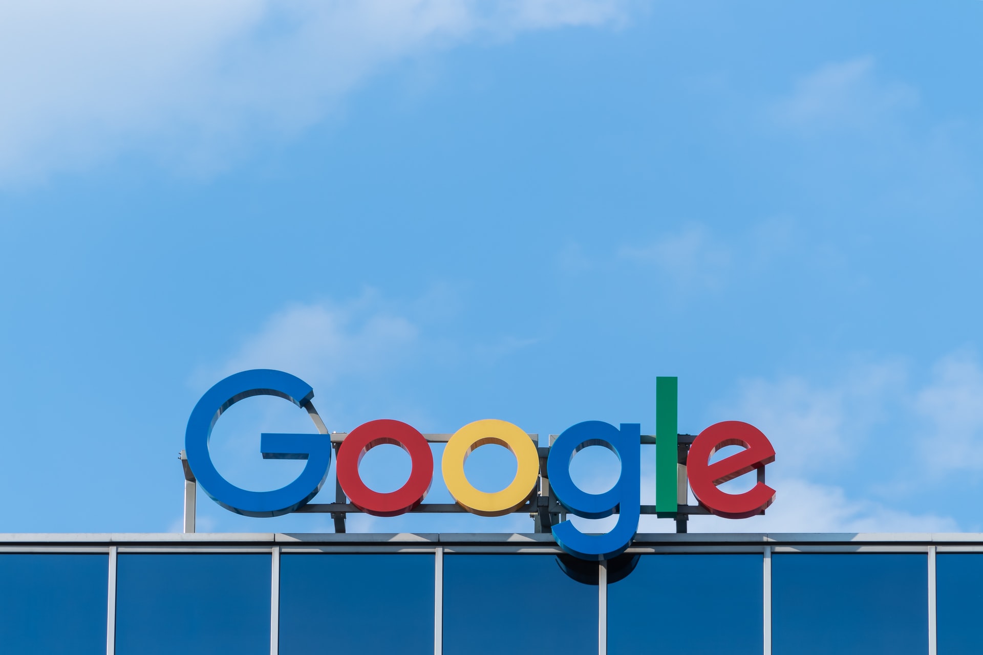 Google planira ulaganje 100 milijardi dolara u razvoj veštačke inteligencije - Nova Ekonomija