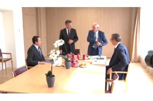 Vučić i Kurti za istim stolom: Završena prva runda, slede bilateralni sastanci