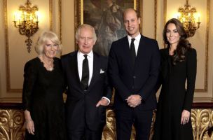Prvi put bez Elizabete: Novi portret kraljevske porodice prepun skrivene simbolike FOTO || Hello Magazin!