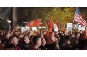 Završen protest u Podgorici, okupljeni traže vanredne parlametarne izbore