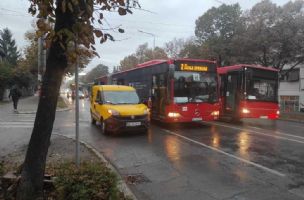Udes u Knjaževačkoj u Nišu, sudarili se autobus i kombi 