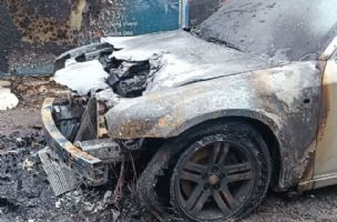 Na auto u Novom Sadu bačen Molotovljev koktel: Motiv nerešeni računi, kamere zabeležile sve