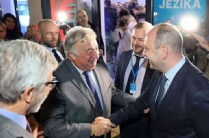 Градоначелник Ђурић са председником француског сената Ларшеом