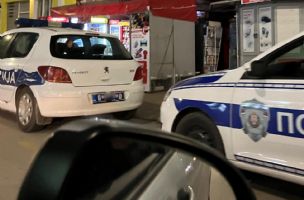 Nišlija pratio bivšu ženu pa izbo policajca nožem, uhapšen u policijskoj poteri kolima po Leskovcu