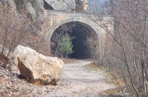 Ovako danas izgleda tunel u kom je sniman film "Lepa sela, lepo gore": Obilaze ga samo slučajni prolaznici