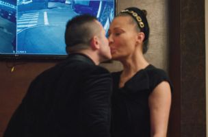 Poljubac Cece Ražnatović sa nepoznatim muškarcem tema je koja se neprestano komentariše || Story.rs