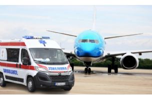 Avion prinudno sleteo u Beograd, putnik umro!