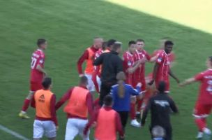 UŽASNE SCENE U SRPSKOM FUDBALU: Igrač iz Gane se OSRAMOTIO proslavom gola, pa ostao u šoku! Ovako se ne ponaša na terenu! (VIDEO)