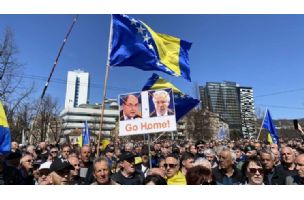 Hiljade na protestima ispred OHR-a u Sarajevu: Građani uzvikivali „izdaja“, traže ostavku Kristijana Šmita