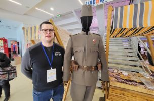 Na Sajmu turizma u Nišu za sve ponešto, pa i za ljubitelje uniformi, oružja, znački… - Gradski Portal 018