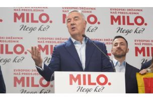 Đukanović na završnoj konvenciji: U nedelju Crna Gora bira između EU i srpskog sveta