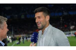 (VIDEO) Novak Đoković na „San Siru“ posmatra meč polufinala Lige šampiona između Milana i Intera