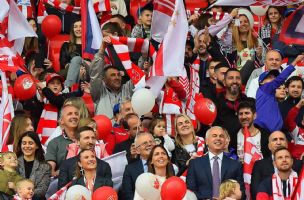 Sportske.net - "Zvezda je moja porodica" - Mrkela, Mijailović i Terzić na tribini sa navijačima