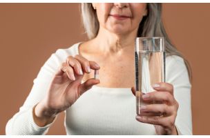 Ovih 10 vitamina i minerala olakšava simptome menopauze: preporučene količine, izvori i rizici - eKlinika