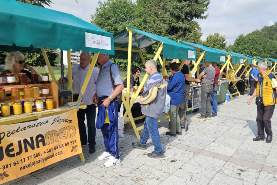 Oni su najbolji promoteri turizma u Prijepolju: Pčelari organizovali tradicionalni Sajam meda i okupili na stotine posetilaca | Lepote Srbije