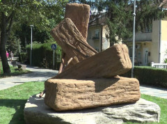 Otkrivena skulptura vajarke Olge Jevrić "Raspon u tenziji" u Čačku