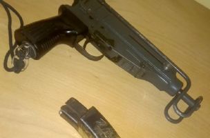 Uhapšen Aleksinčanin kod koga je pronađen automatski pištolj i 19 metaka