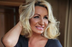 Da li je ovo Vesna Zmijanac? Pevačica posle operacije srca prvi put u javnosti, izgledom zbunila sve || Hello Magazin!