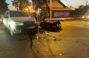 UDES NA ZRENJANINSKOM PUTU, ČETVORO POVREĐENIH: Motociklista se sudario sa automobilom, pa udario u drugo vozilo
