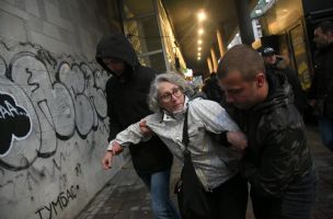 Aida Ćorović osuđena zbog gađanja grafita Ratka Mladića jajima