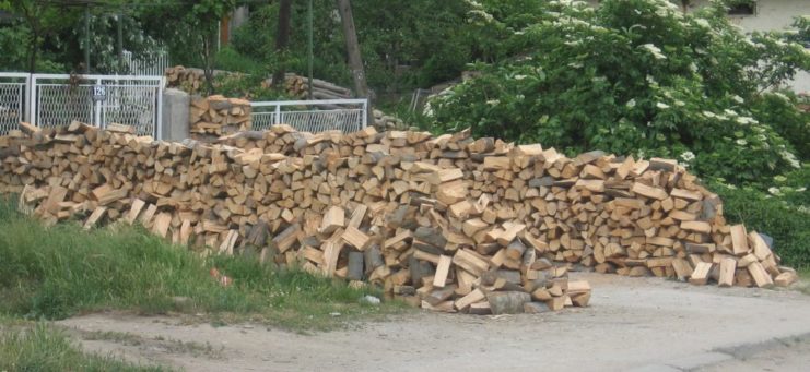 Maloletnik iz Vranja "pozajmio"kamion, da bi njime odvezao ukradena drva - VOM