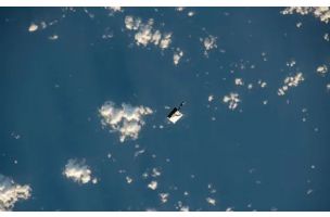 Nevjerovatna slika: Astronautima ispala torba s alatima, može se vidjeti sa Zemlje