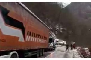 Stravična nesreća na bh. cestama: Stijena u tunelu pala na kamion i usmrtila vozača