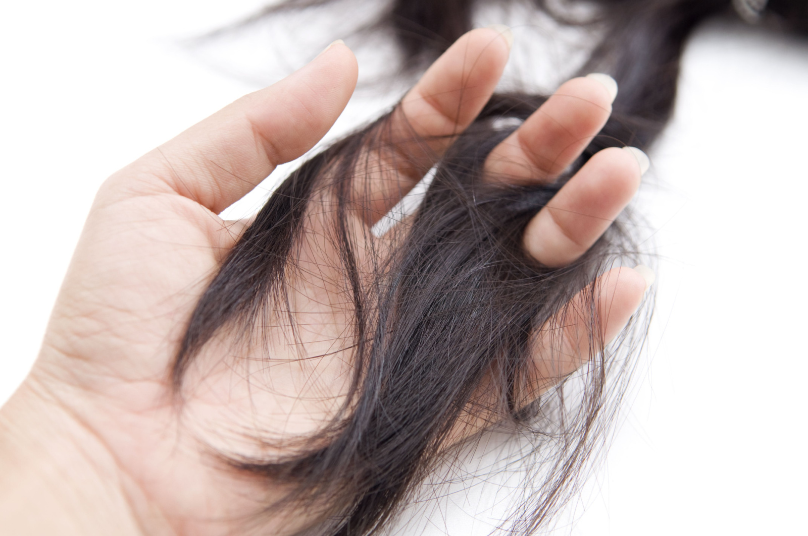 Kako hormoni i hemoterapija menjaju kosu: Od ravne do kovrdžave, od guste do tanke - eKlinika