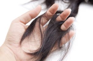 Kako hormoni i hemoterapija menjaju kosu: Od ravne do kovrdžave, od guste do tanke - eKlinika