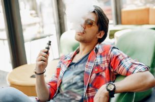 Studija: Vejp bez nikotina može da ošteti plućno tkivo - Nedeljnik