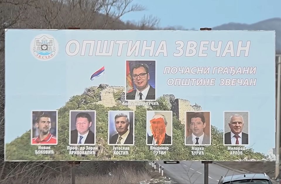 VIDEO: Uklonjen bilbord sa počasnim građanima Zvečana, na njemu bili Đoković, Vučić, Putin...