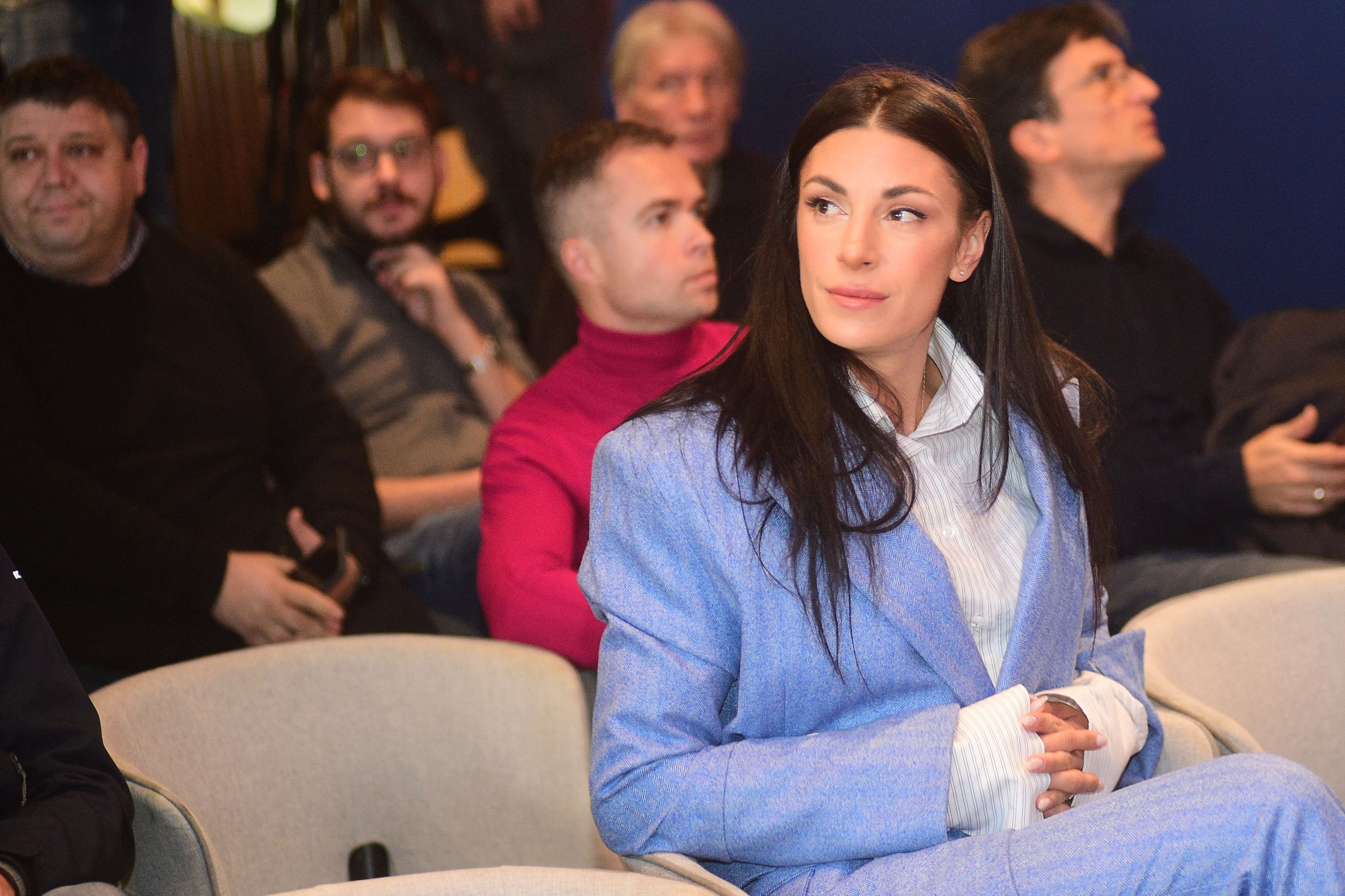 Ivana Španović prvi put u javnosti nakon razvoda: Blistala u plavom odelu na dodeli nagrada (FOTO)
