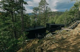 Crni biseri: Dva bungalova na Zaovinama za dvoje istoričara umetnosti
