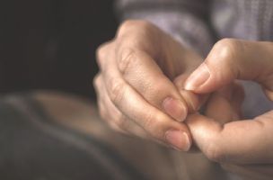 Simptom raka koji se javlja na noktima || Story.rs