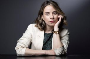 Za dan elegancija & patike, za veče – mala crna haljina: Srpska glumica trudna hipnotisala Kan nezaboravnim izdanjima