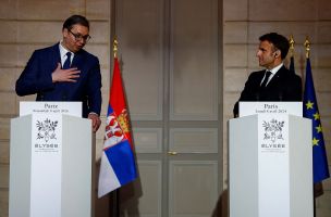 “Pred strancima pezi, kleči, klanja se, ljubi skute, a u Srbiji glumi šerifa": Upoznajte dva lica Aleksandra Vučića