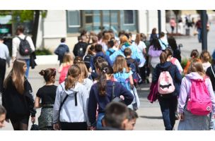 Nastavnik priča, đaci ne slušaju: Koji su najveći disciplinski problemi u školama u Srbiji?