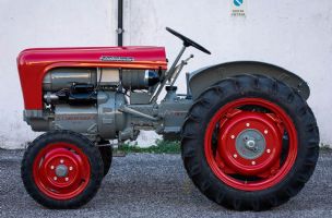 Jedan od najmoćnijih sportskih automobila ikada nastao je zahvaljujući delovima jednog običnog traktora